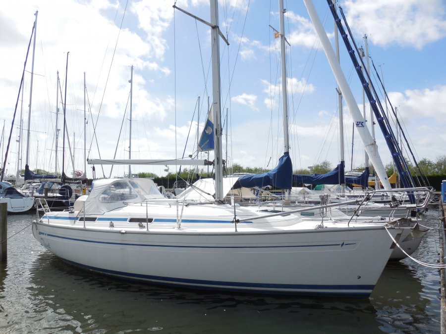 Kajuitzeiljacht (o.a. Bavaria) van Wellekom Watersport in Woudsend