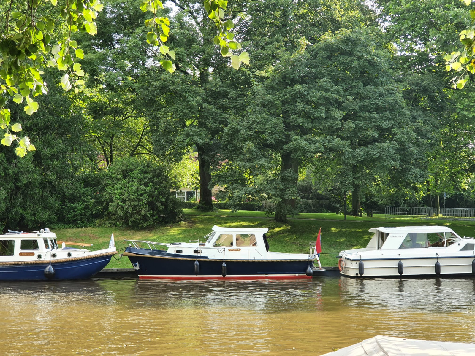 Motorjacht (Goudvink, Escape, Crown Cruiser Winimare) van Wellekom Watersport in Woudsend